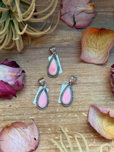 Pink Conch Shell Sterling Silver Pendant – Teardrop Shape